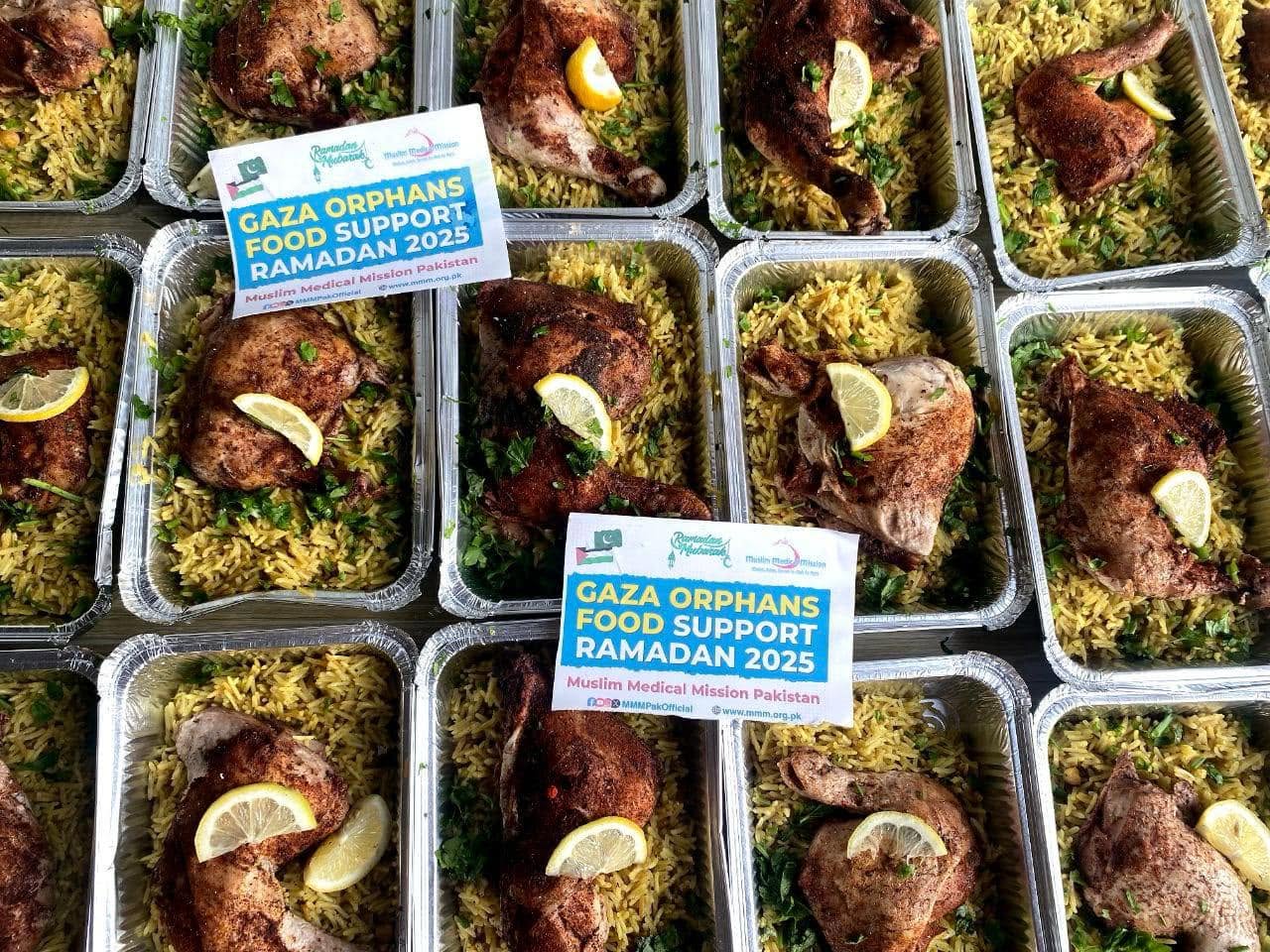 Food parcels and hot meals for displaced families in Gaza