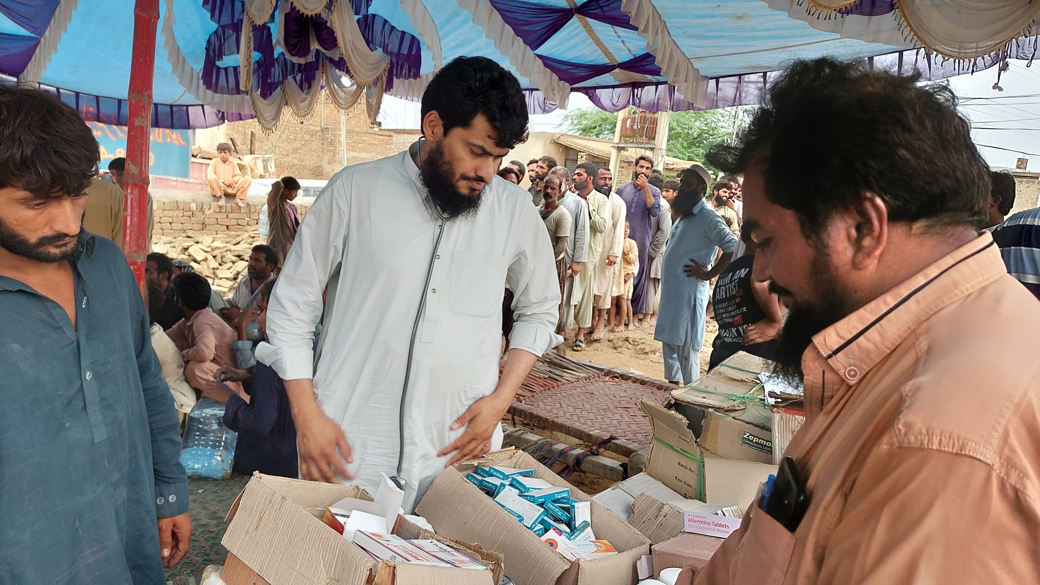 Teams of Muslim Medical Mission Pakistan lead by General Secretary Dr. Nasir Hamdani serving in flood affected areas